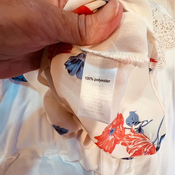 MAURICES sleeveless top blouse size medium floral lace - Picture 6 of 8